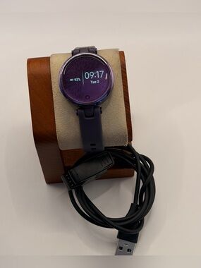 Garmin Lily, Tested, Purple, Very Good, Charger Included, Women Smart Watch